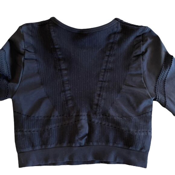 Fabletics Jaymee Cropped Mesh Cutout Long Sleeve Train Yoga Fitted Athletic Top - Picture 10 of 16